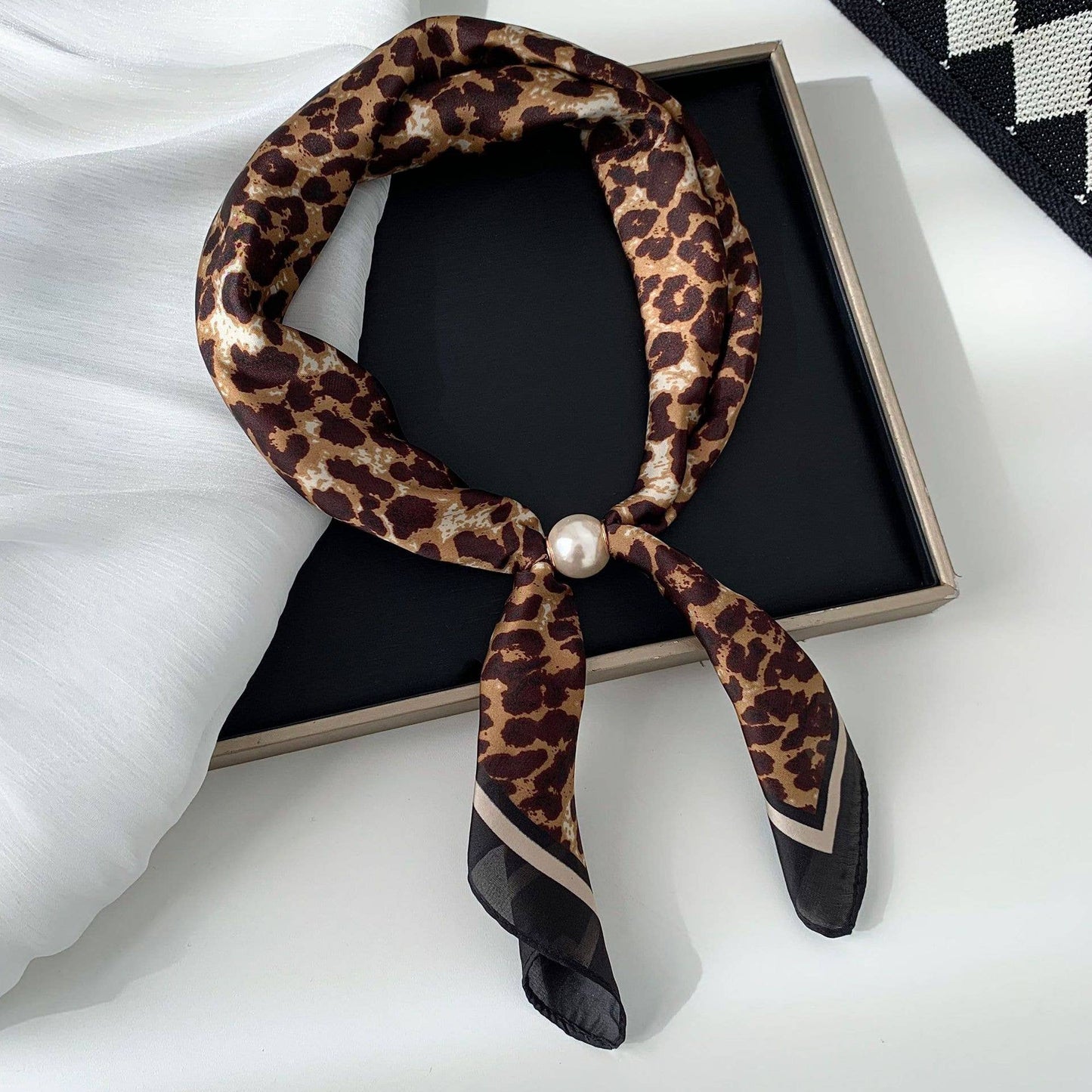 Elegant Pearl Magnetic Clasp Scarf