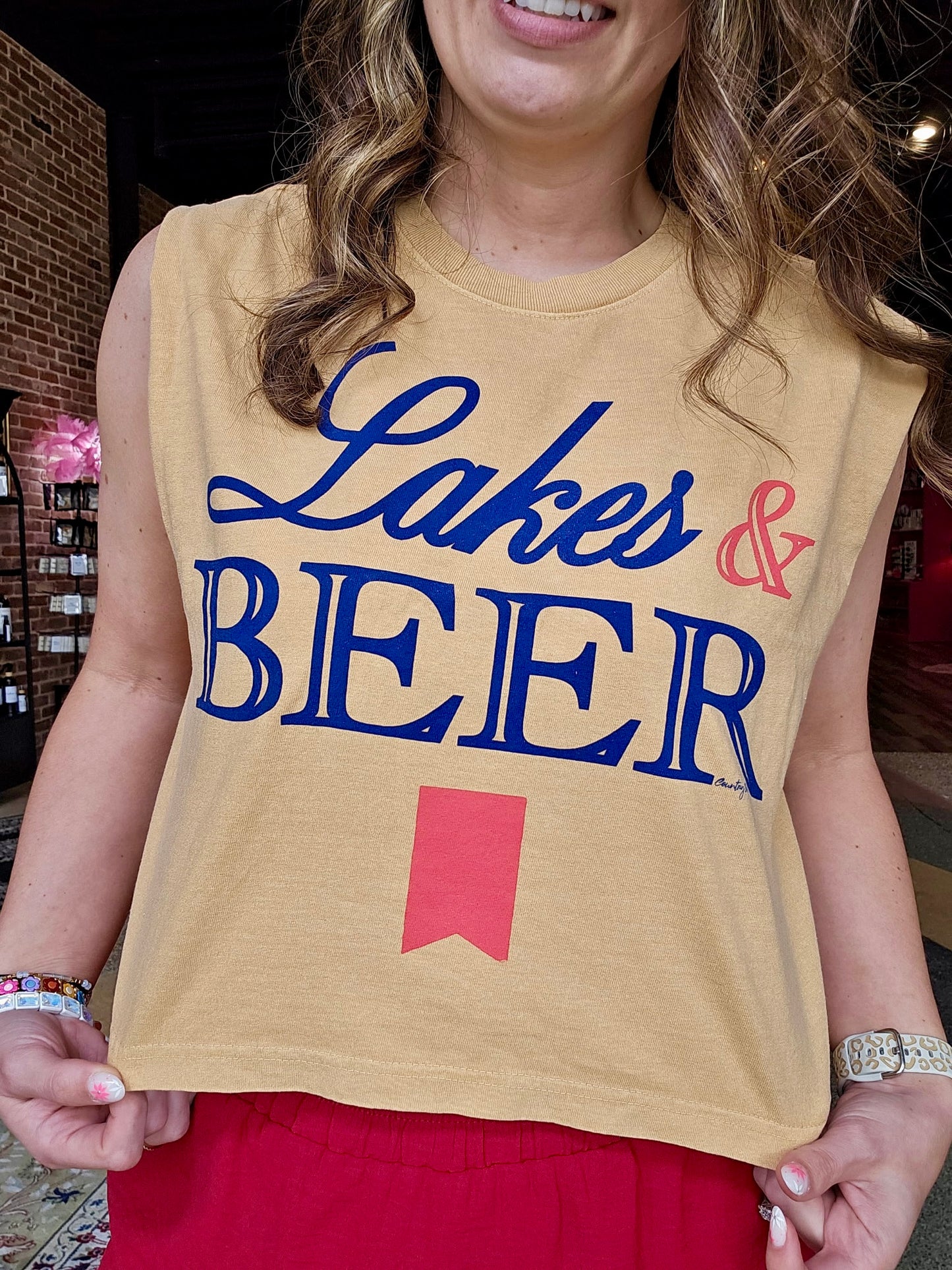 Lakes & Beer Boxy Midriff Muscle Top