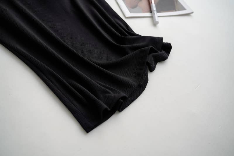 Essential Basic Rib Soft tank top w built in bra