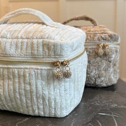 Quilted Velvet Vanity Case – Spacious Vintage-Inspired Cosmetic Bag with Handle & Jeweled Zipper Pulls